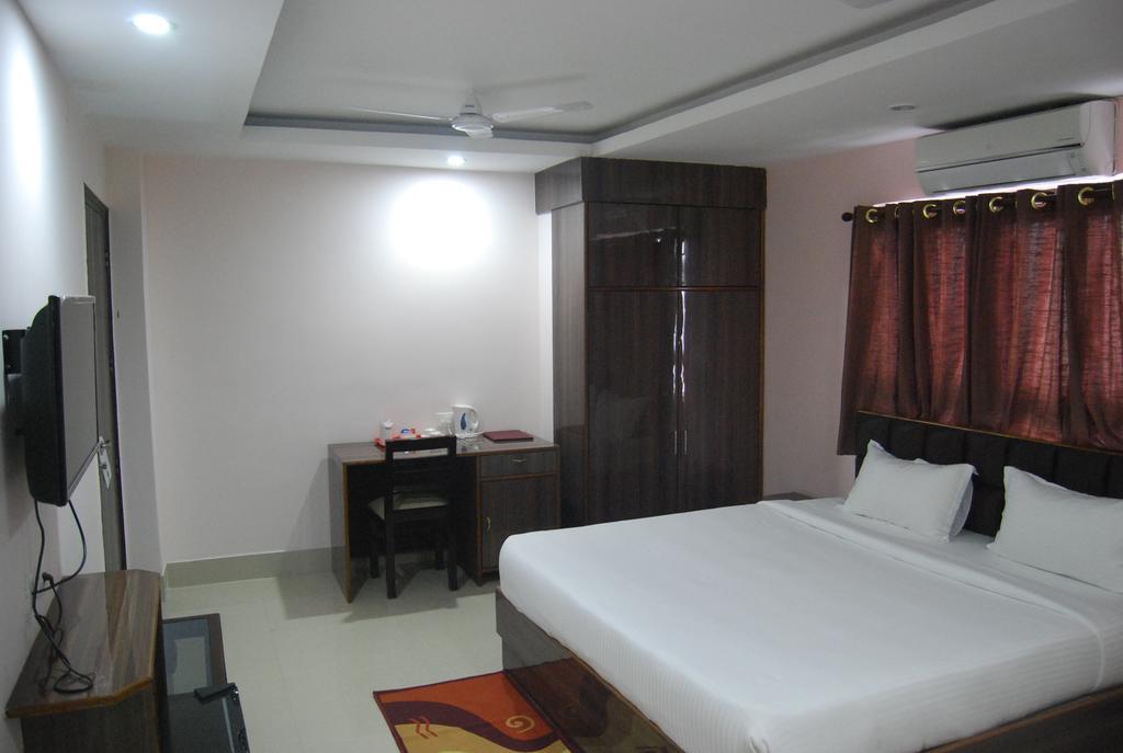 Grand Majesty Hotel Guwahati Room photo
